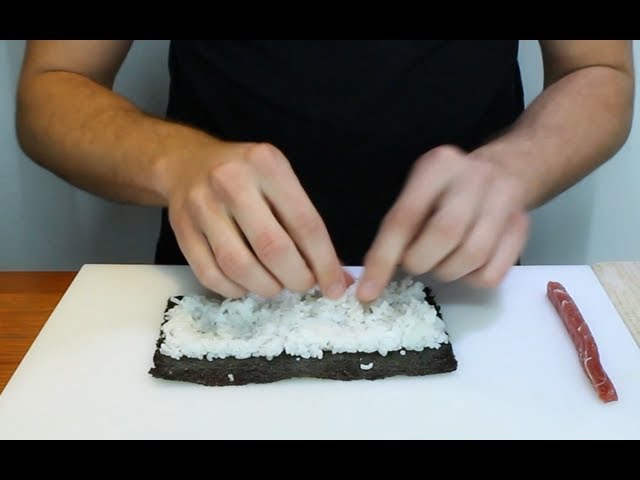 A step-by-step guide on how to roll sushi